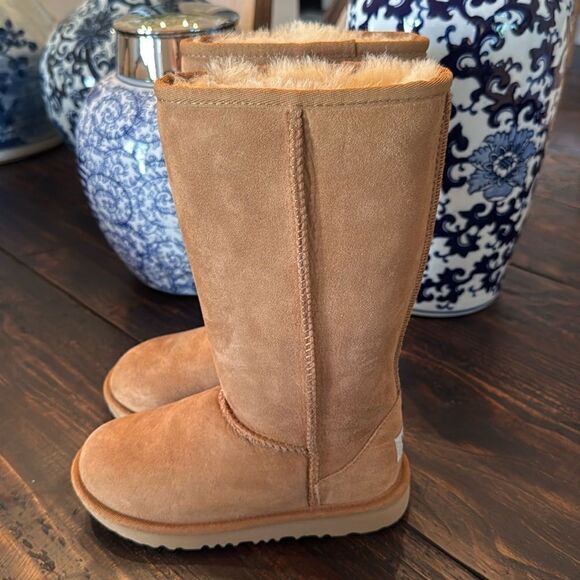 NWT Ugg Classic Tall II - Picture 2 of 6